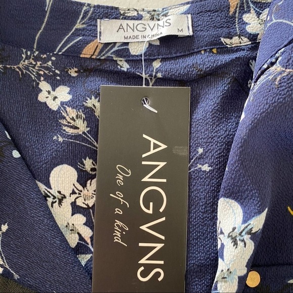 NWT- Angvns- Blue Floral Top - Picture 3 of 6